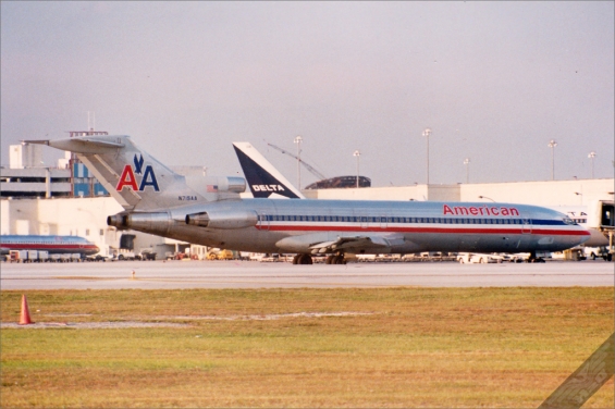 N715AA-AAL-1994KMIA — aviation photo