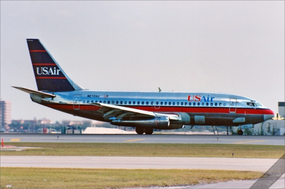 N272AU-USA-1994KMIA