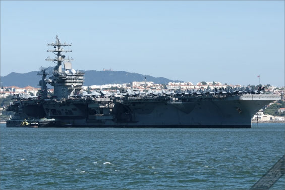 USS Dwight D. Eisenhower-USN-2013-06-22Lisboa