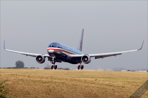 N399AN-AAL-2011-07-04LFPG