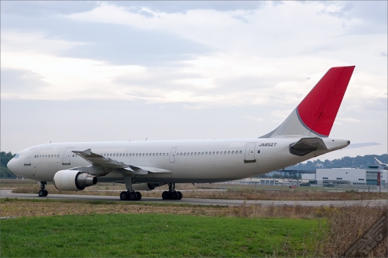 JA8527-JAL-2010-10-03LFBT