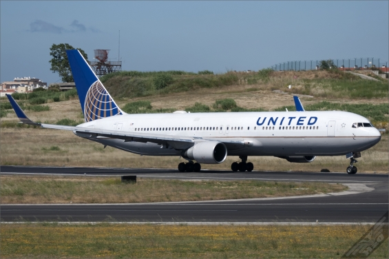 N662UA-UAL-2016-06-18LPPT