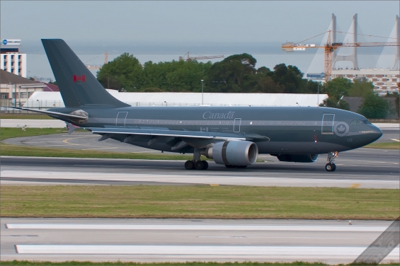 15002-Canadian Air Force-2009-04-19LPPT