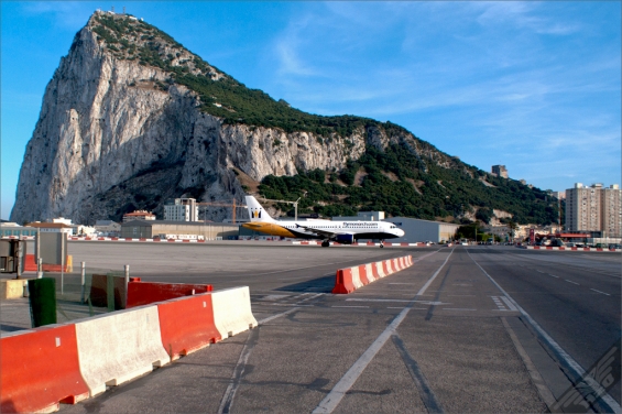 G-OZBK-MON-2010-06-04LXGB