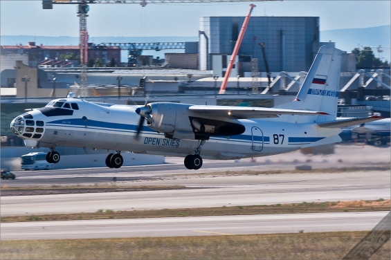 87-Russian-Air-Force-2009-07-30LPPT