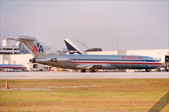 N715AA-AAL-1994KMIA